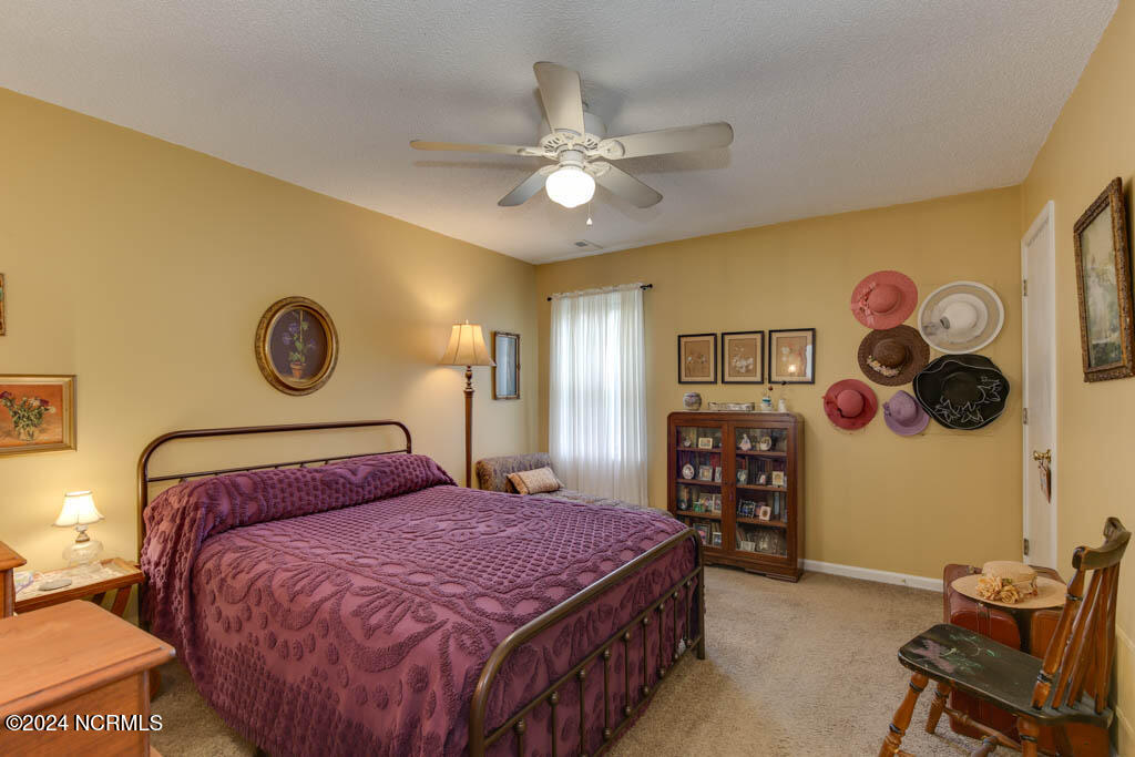 112 Old Oak Road Elizabeth City, NC 27909 - Photo 7 of 18 Large primary bedroom with full bath and walk in closet