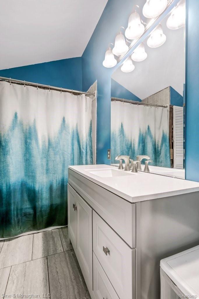 5420 Hagerman Road Leonard, MI 48367 - Photo 28 of 39 Bathroom