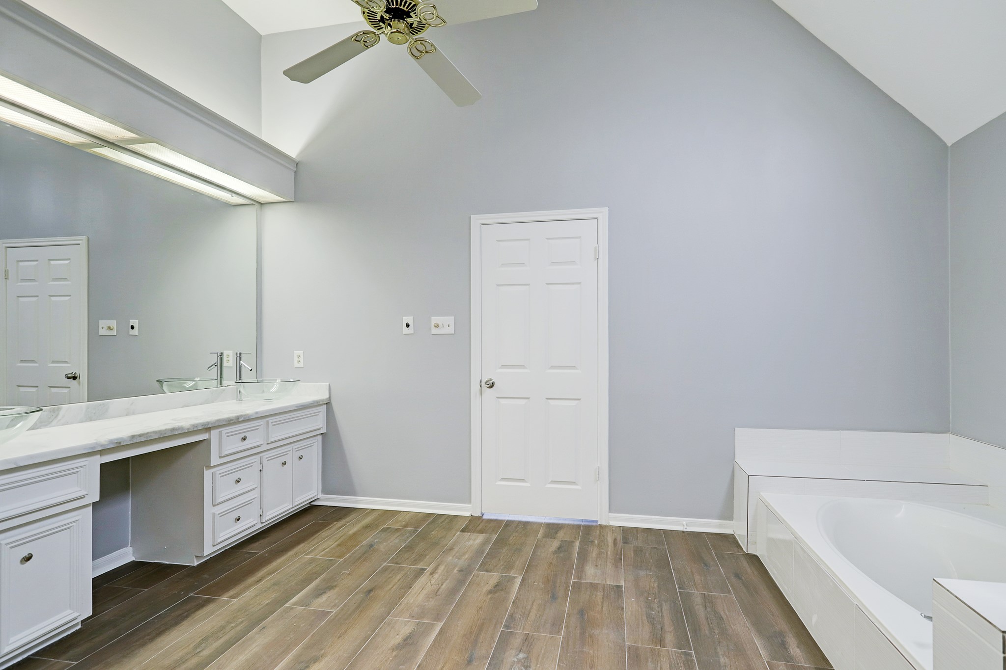 7403 Manor Bridge Court Houston, TX 77095 - Photo 10 of 11 a view of bathroom with a sink toilet and a bathtub