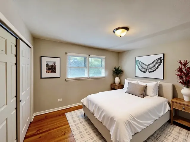 $208,000 | 16046 Prairie Avenue, South Holland, IL 60473