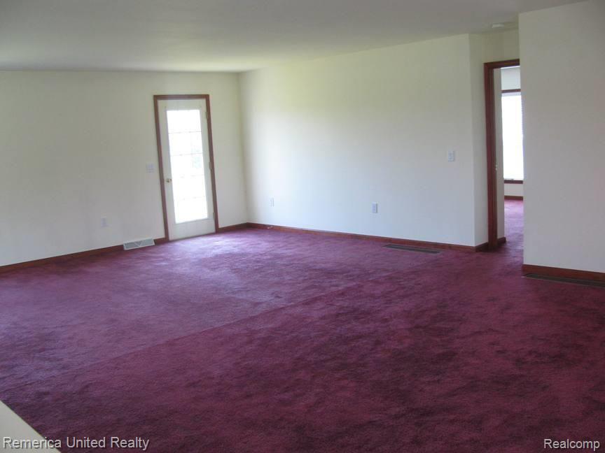 4183 Pleasant Valley Road Brighton, MI 48114 - Photo 5 of 13 Living Rm