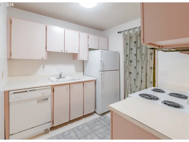 $105,000 | 2702 Southeast 138th Avenue, Unit 15, Portland, OR 97236