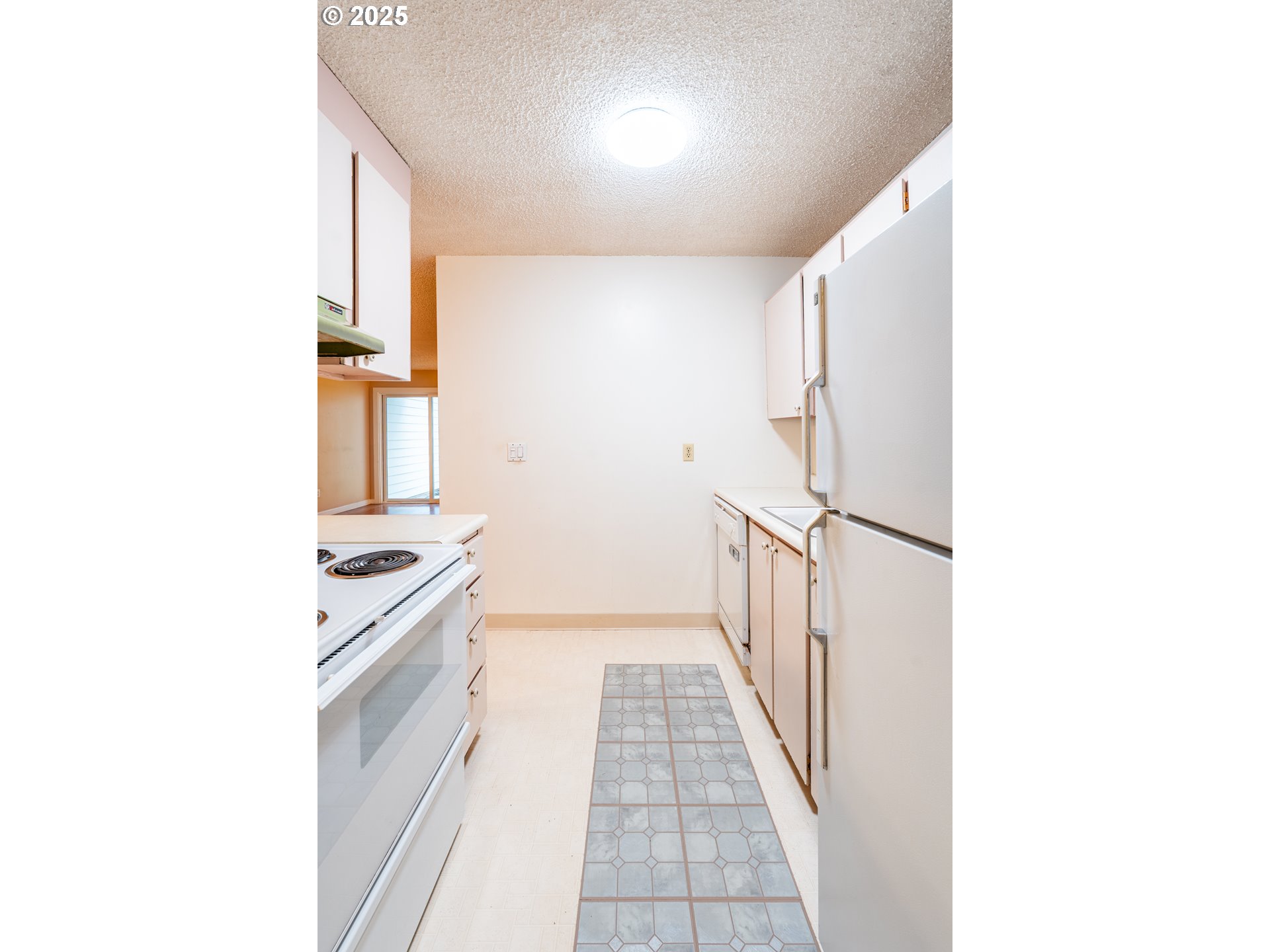 2702 Southeast 138th Avenue, Unit 15 Portland, OR 97236 - Photo 7 of 18