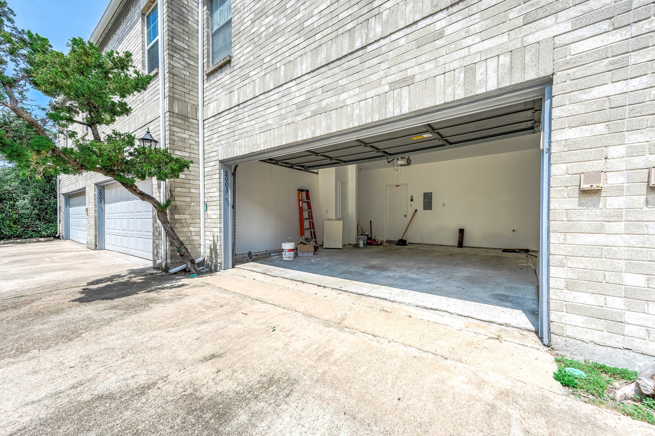 6000 Reims Road, Unit 2003 Houston, TX 77036 - Photo 23 of 24 a view of a backyard with garage