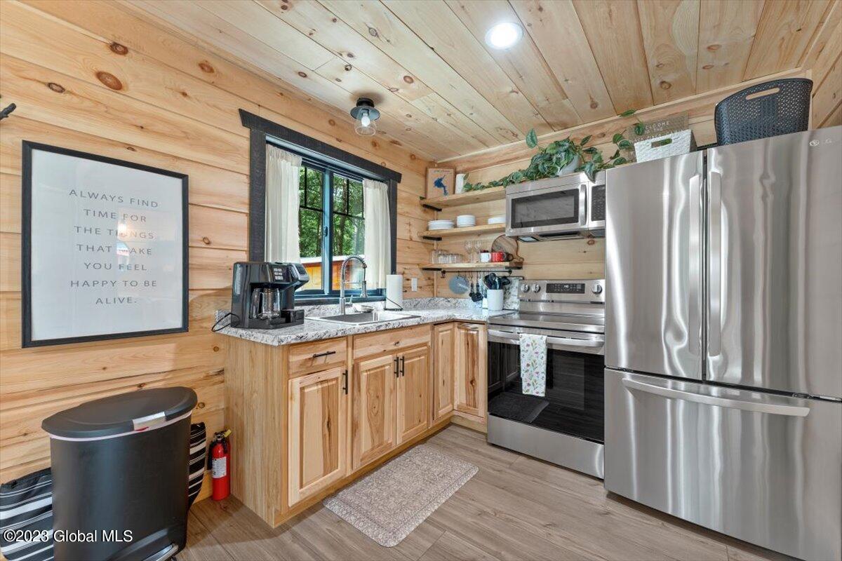 15-17 Pine Road Lake Luzerne, NY 12846 - Photo 12 of 32 31-DOD00471