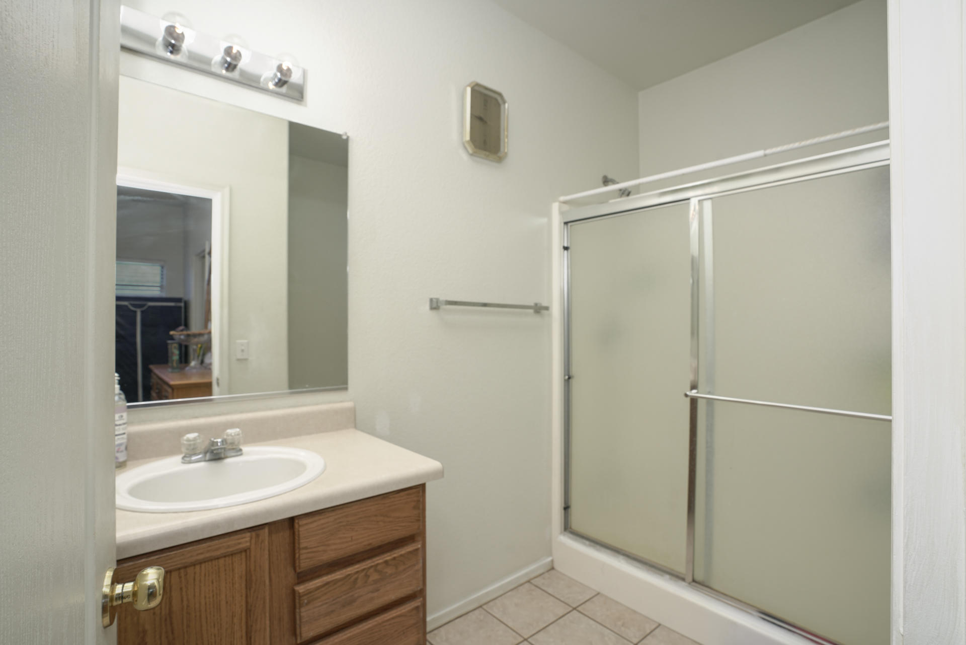 2424 West Romley Road Phoenix, AZ 85041 - Photo 12 of 23 Owner's Suite Bathroom