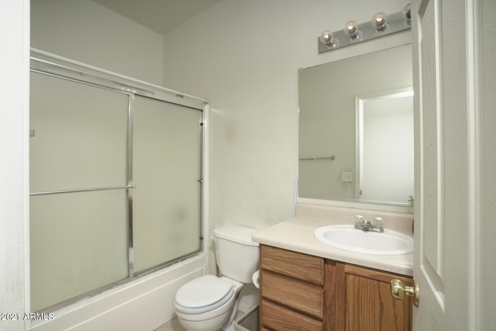 2424 West Romley Road Phoenix, AZ 85041 - Photo 15 of 23 Bathroom 2