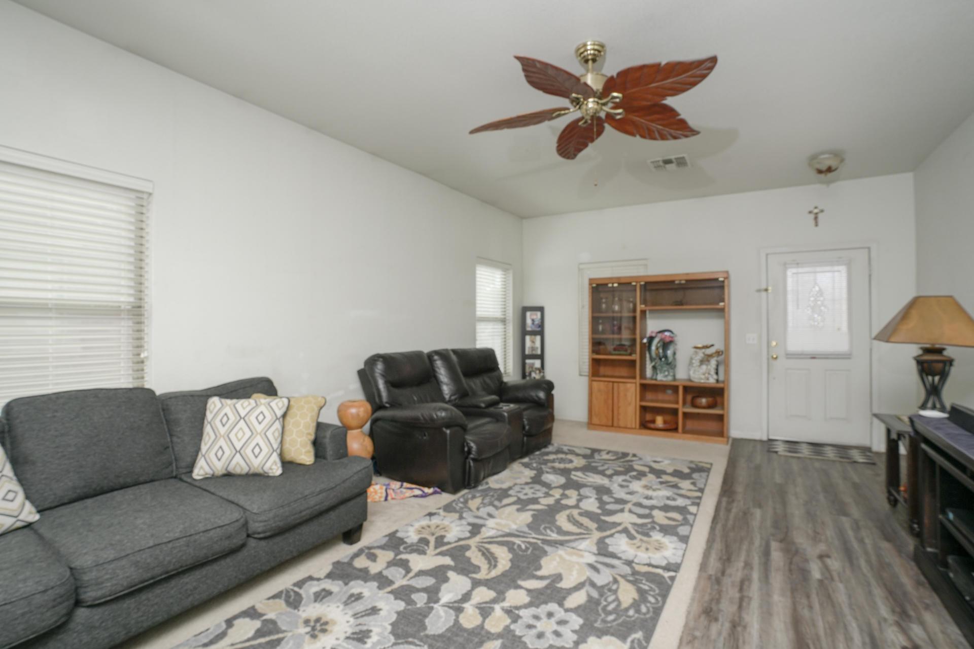 2424 West Romley Road Phoenix, AZ 85041 - Photo 4 of 23 Living Room/Entry