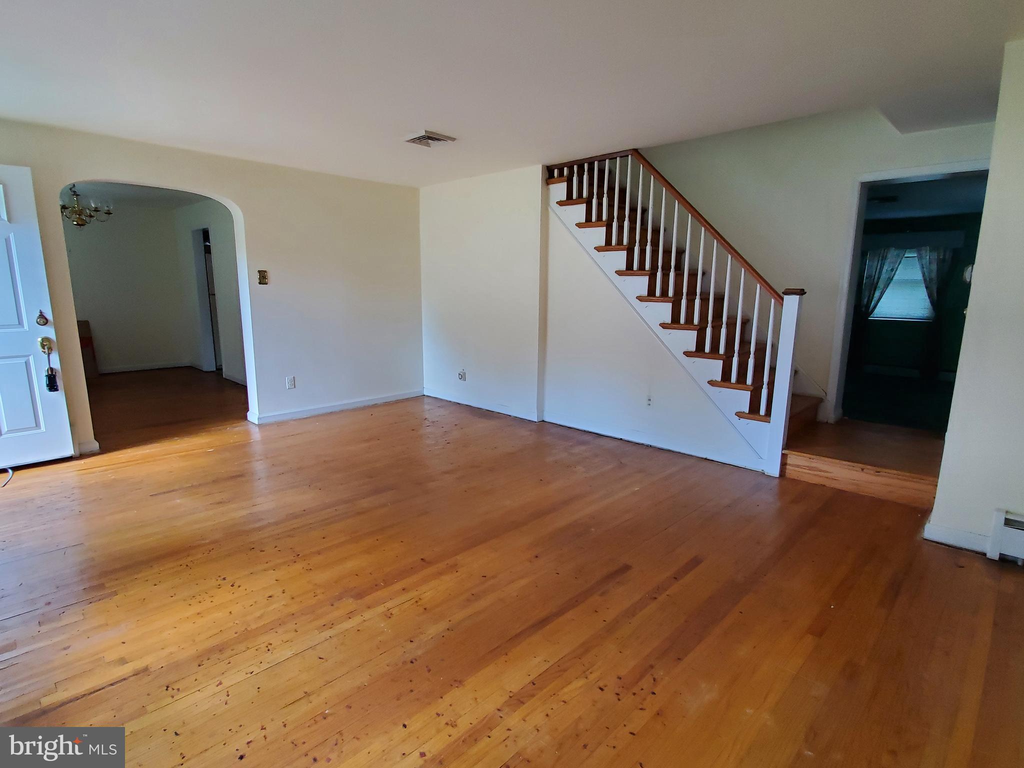 646 Wayne Avenue Springfield, PA 19064 - Photo 3 of 30 Gallery Image 3