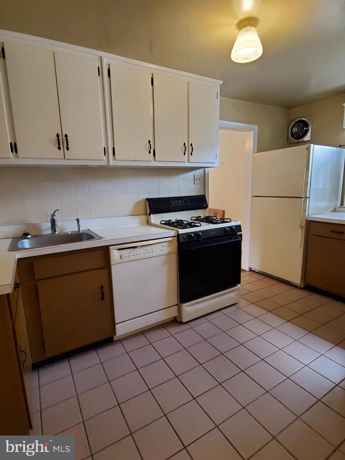 646 Wayne Avenue Springfield, PA 19064 - Photo 6 of 30 Gallery Image 6