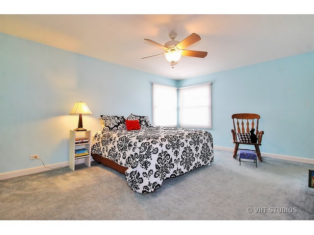 2254 Thistle Road Glenview, IL 60026 - Photo 9 of 10