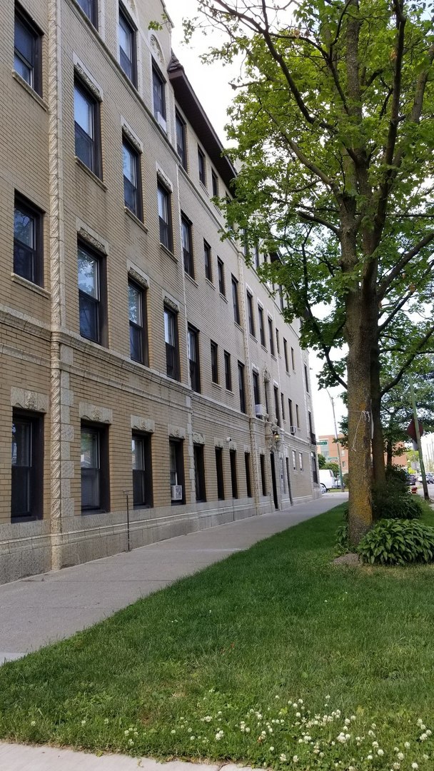 4764 North Virginia Avenue, Unit 306 Chicago, IL 60625 - Photo 1 of 16 a view of building with garden