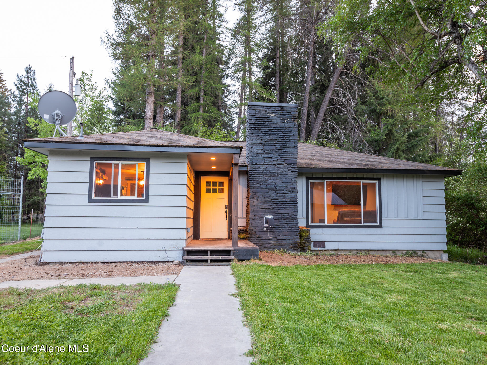 1356 Sagle Road Sagle, ID 83860 - Photo 2 of 26 IMG_2607