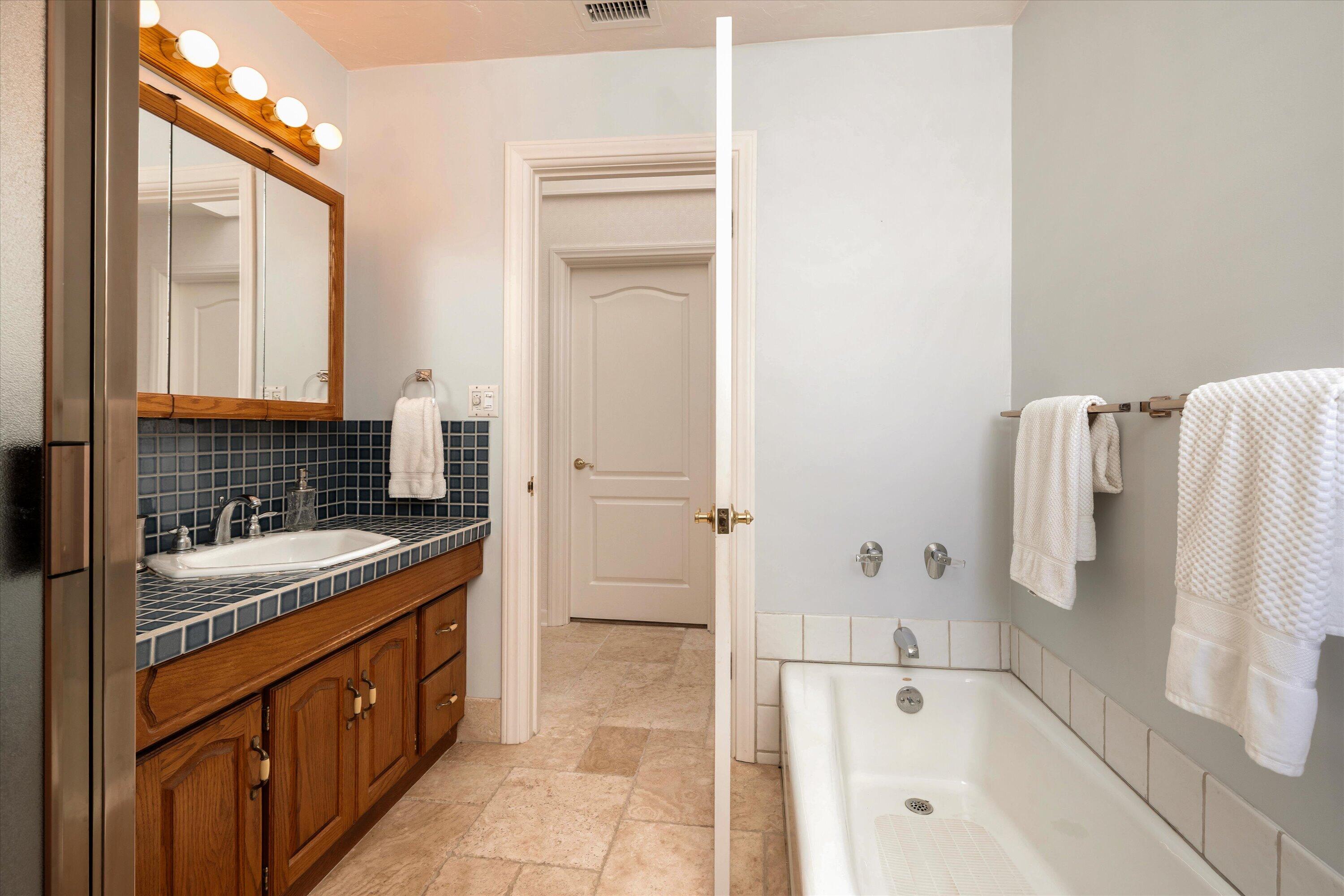 200 Morada Lane Santa Barbara, CA 93105 - Photo 19 of 39 Hall bath