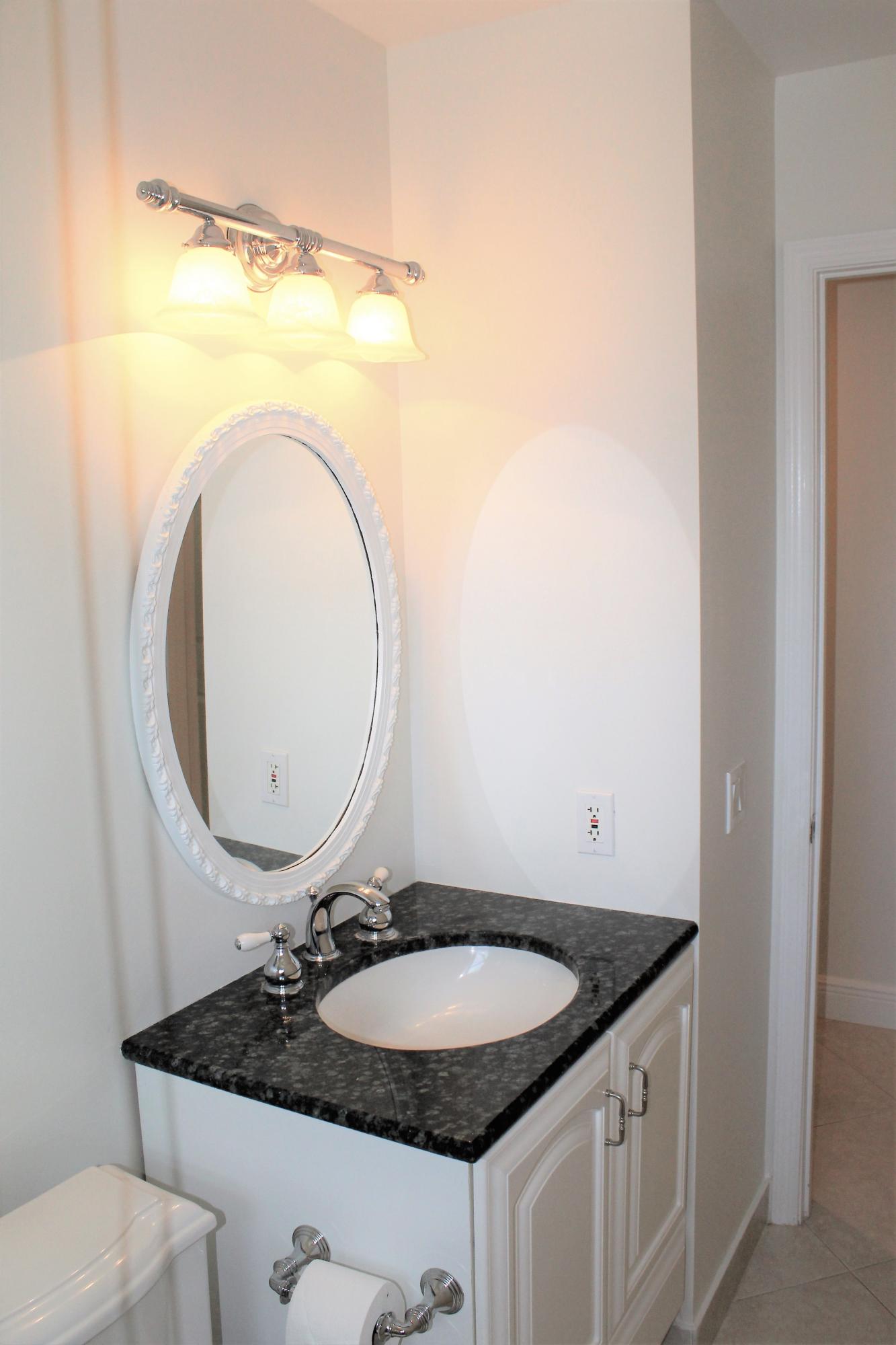 4595 Laurel Tree Road, Unit B Boynton Beach, FL 33436 - Photo 19 of 31 Guest Bathroom
