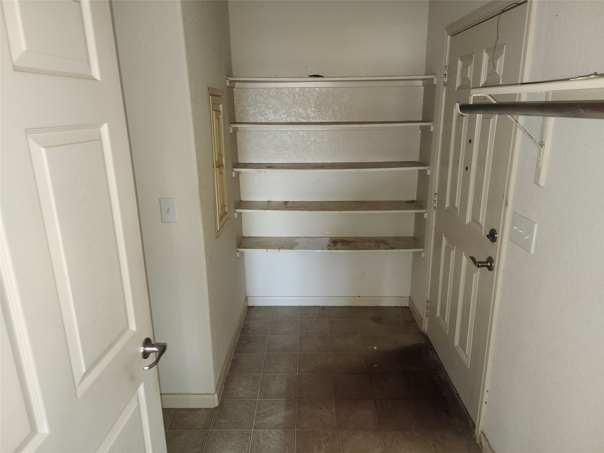 315 20th Street Dickinson, TX 77539 - Photo 14 of 19 a view of walk in closet