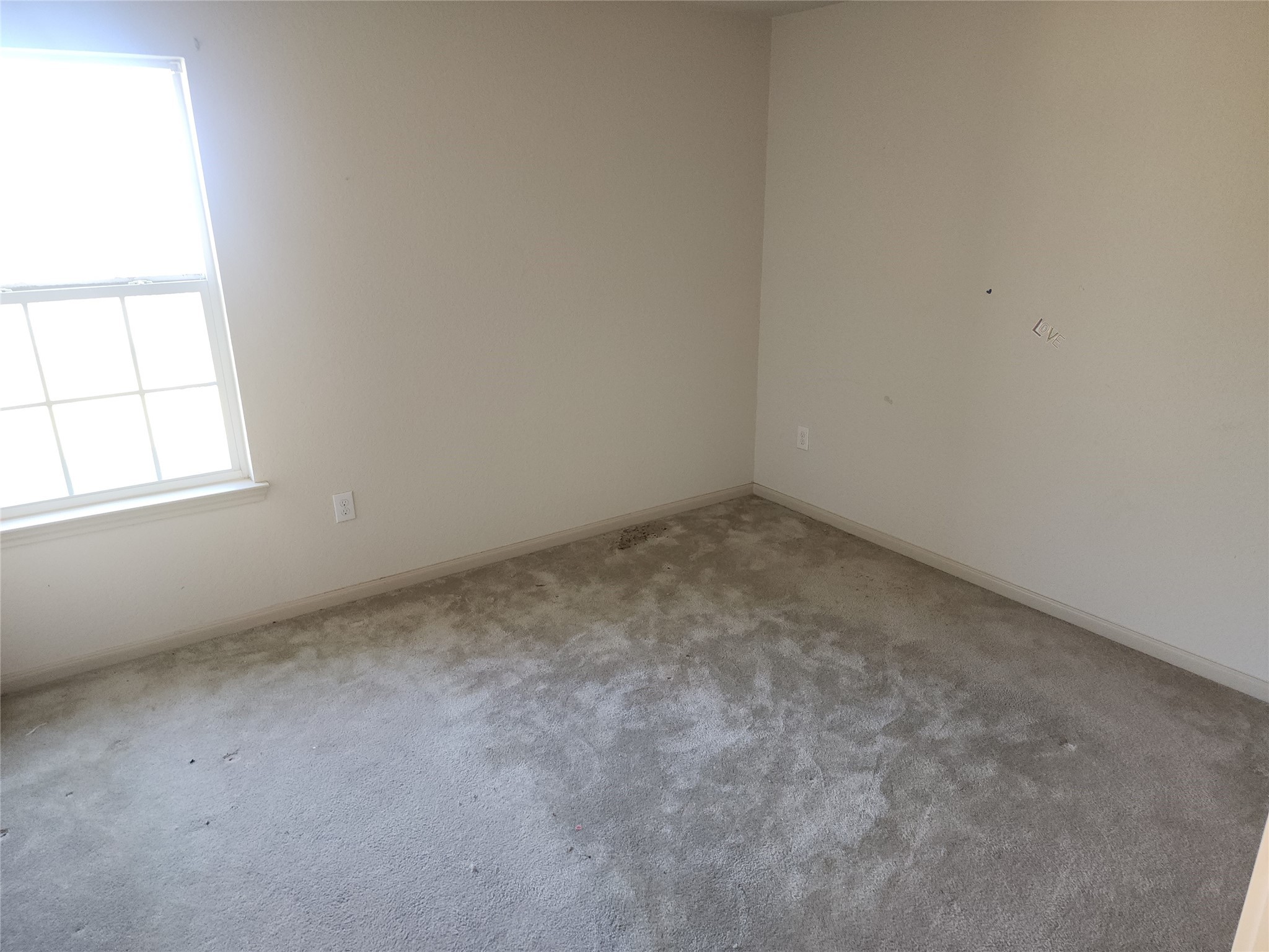 315 20th Street Dickinson, TX 77539 - Photo 19 of 19 an empty room with a window