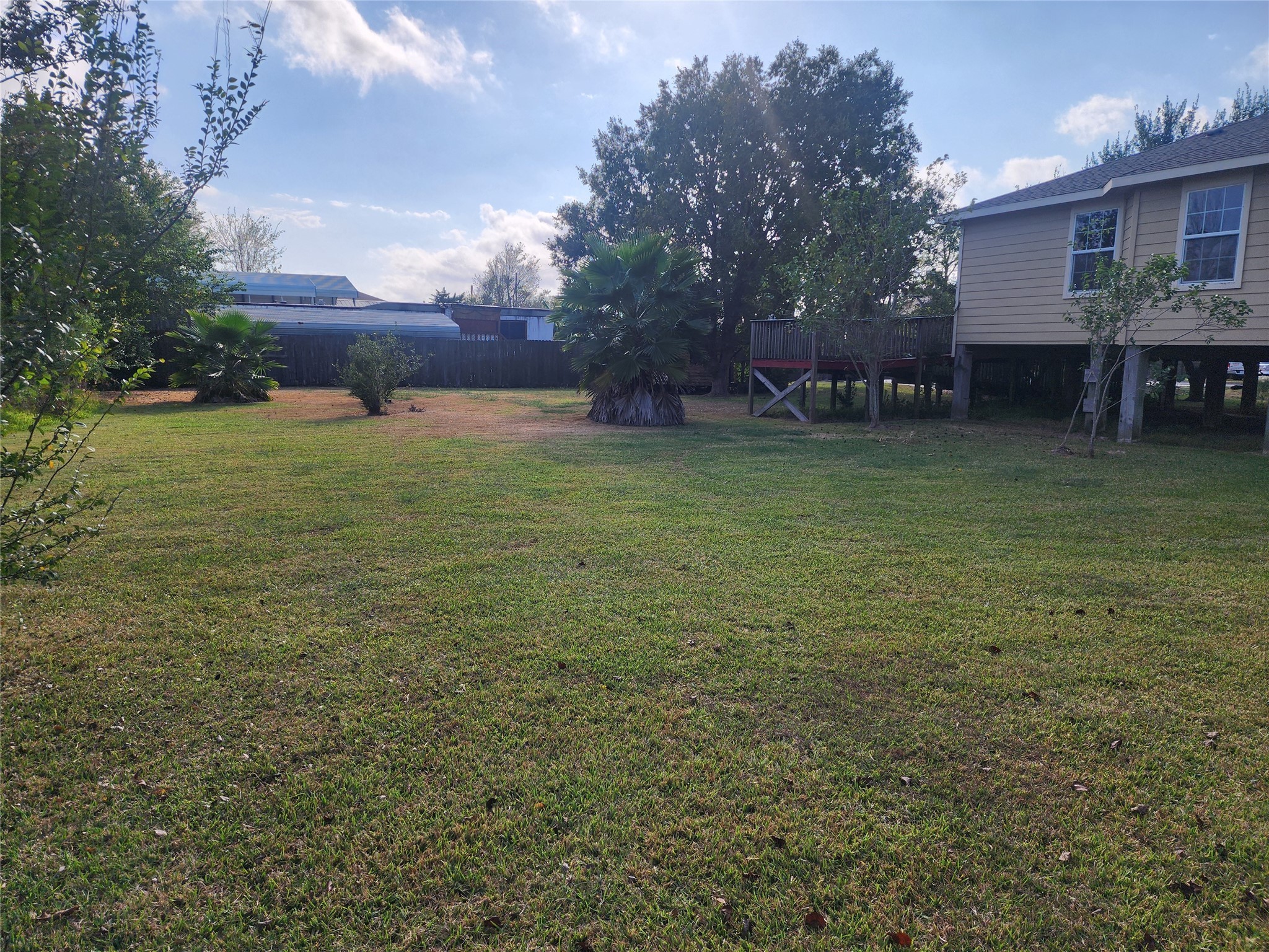 315 20th Street Dickinson, TX 77539 - Photo 5 of 19 a view of a house with a yard