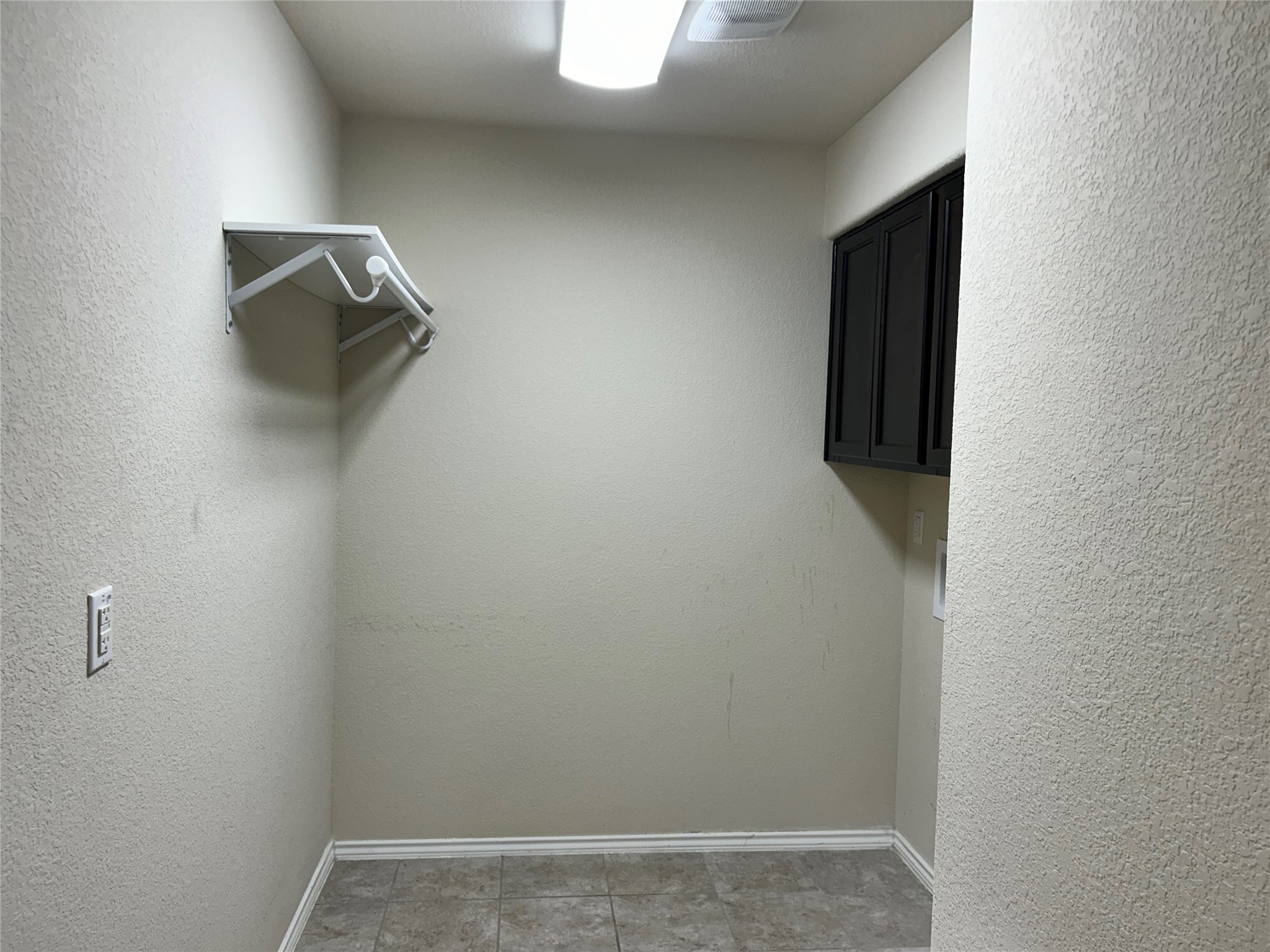 211 Animas Drive Georgetown, TX 78626 - Photo 12 of 25 a view of walk in closet