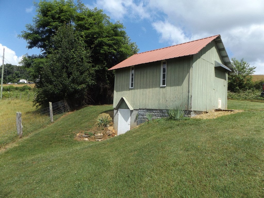 242 Country Road Austinville, VA 24312 - Photo 44 of 45 Gallery Image 44