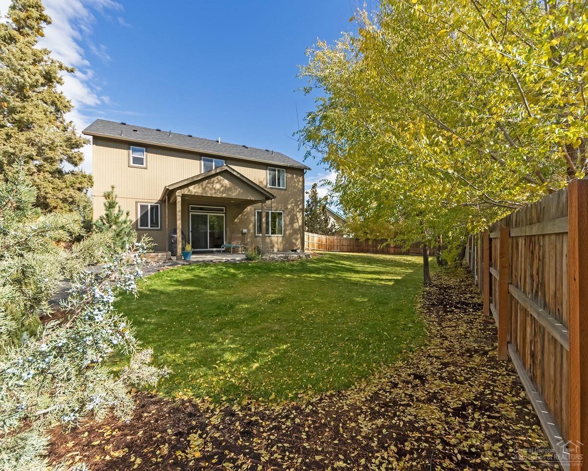 21223 Keyte Road Bend, OR 97701 - Photo 19 of 23 GREAT Backyard for entertaining