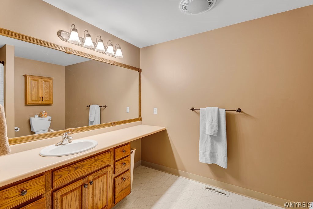 4815 Tonawanda Creek Road Pendleton, NY 14120 - Photo 32 of 49 Upstairs full bath