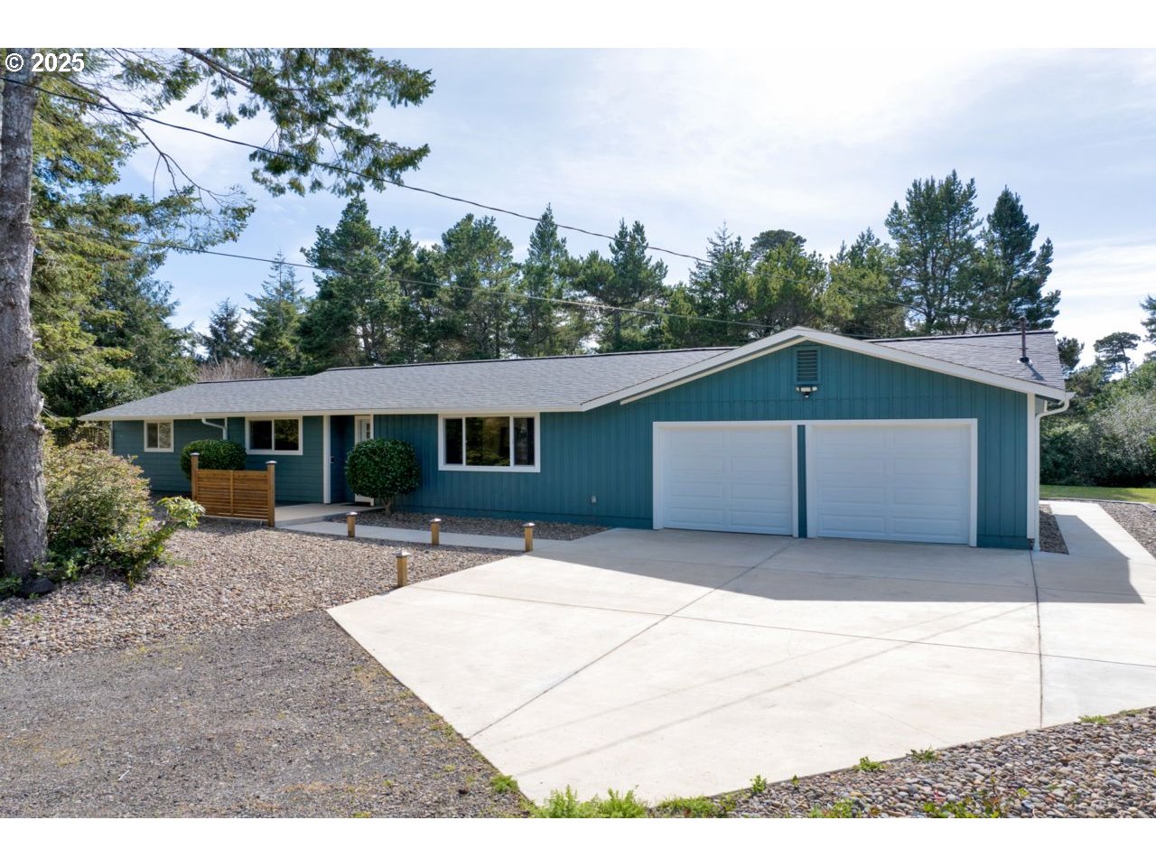 2034 45th Court Florence, OR 97439 - Photo 2 of 42