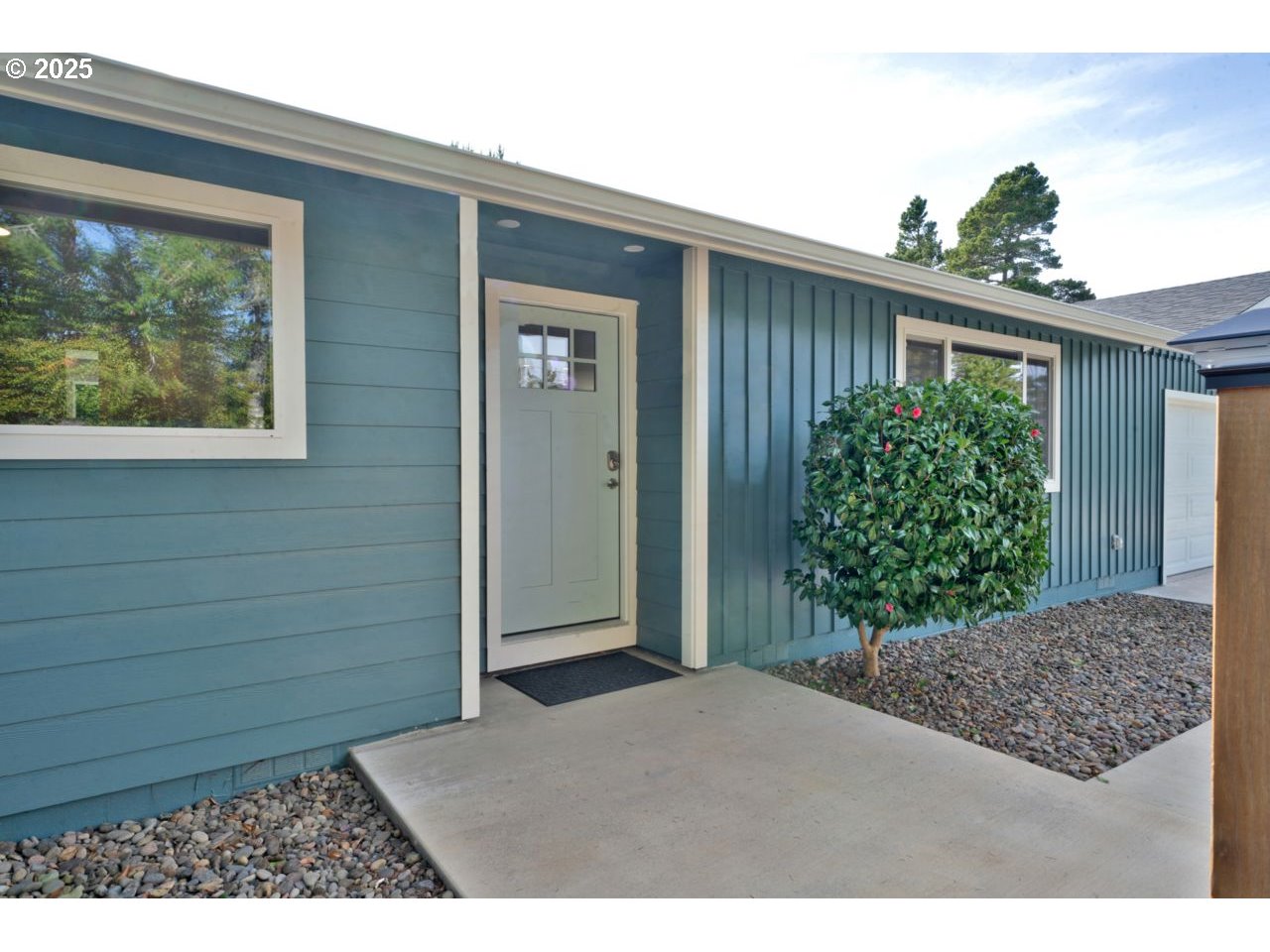 2034 45th Court Florence, OR 97439 - Photo 3 of 42