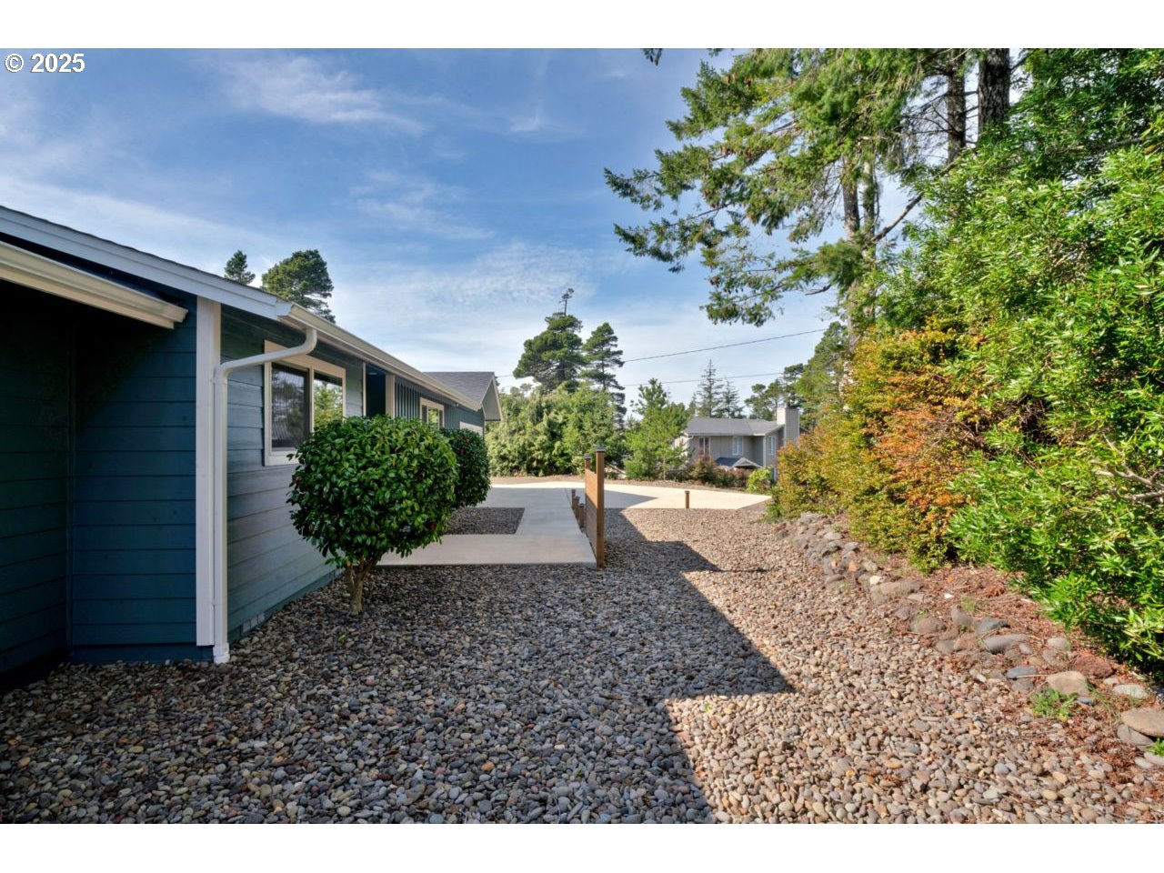 2034 45th Court Florence, OR 97439 - Photo 4 of 42