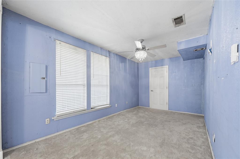 414 Thomas Street Terrell, TX 75160 - Photo 5 of 20 a view of a livingroom with a ceiling fan and window
