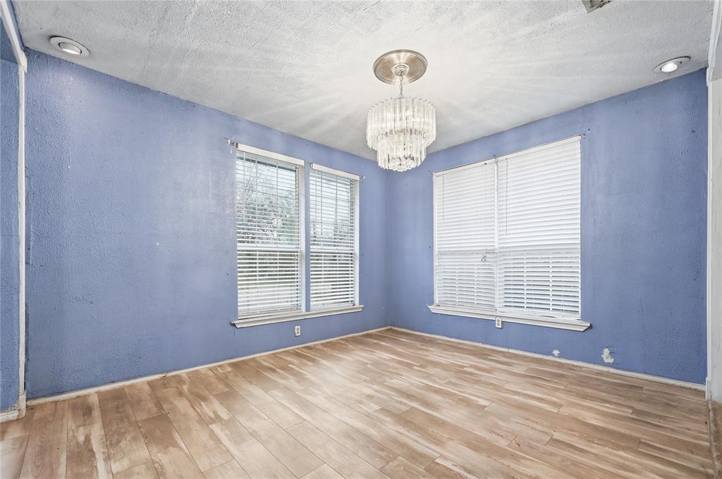 414 Thomas Street Terrell, TX 75160 - Photo 7 of 20 a view of an empty room with a window