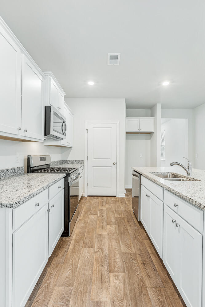 414 Eastern Pne Drive Summerville, SC 29486 - Photo 8 of 33 Glenwood E Interior_4