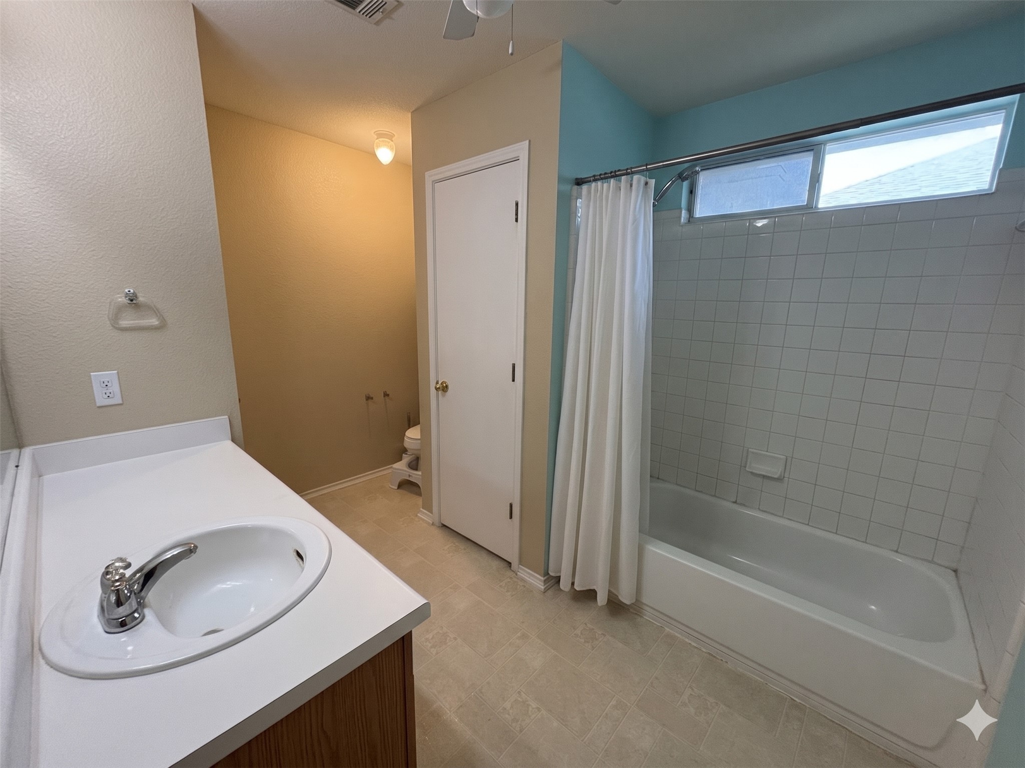 323 Precipice Way Georgetown, TX 78626 - Photo 7 of 13 Photos have been virtually staged and altered.