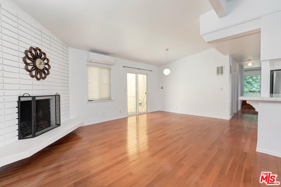 8531 Walnut Drive Los Angeles, CA 90046 - Photo 5 of 27 Gallery Image 5