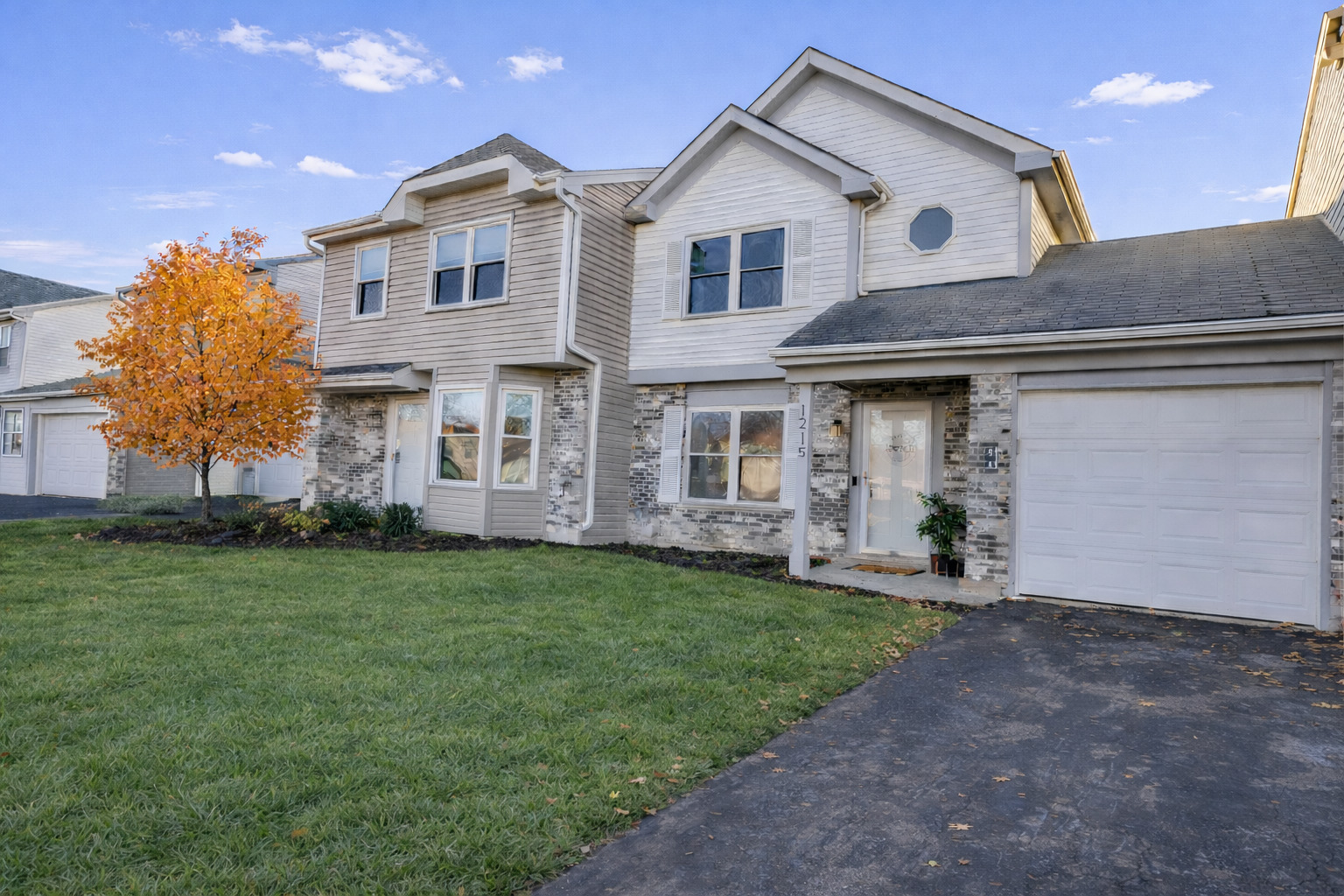 1215 Robin Drive Carol Stream, IL 60188 - Photo 2 of 25