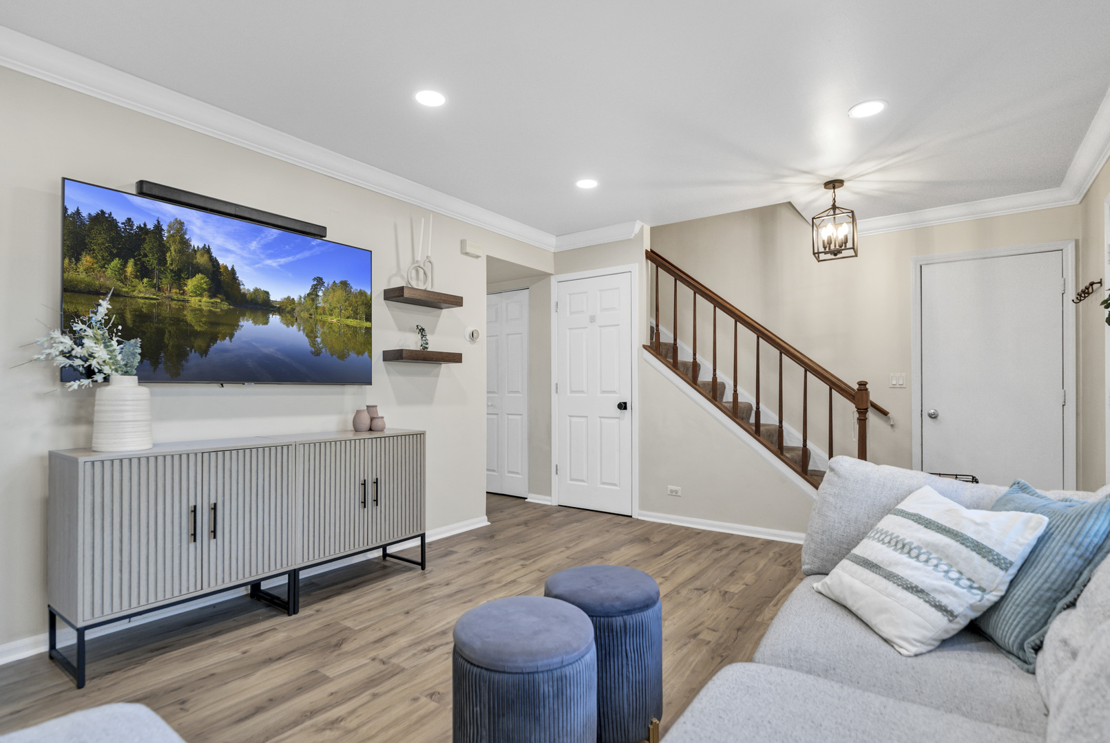 1215 Robin Drive Carol Stream, IL 60188 - Photo 5 of 25