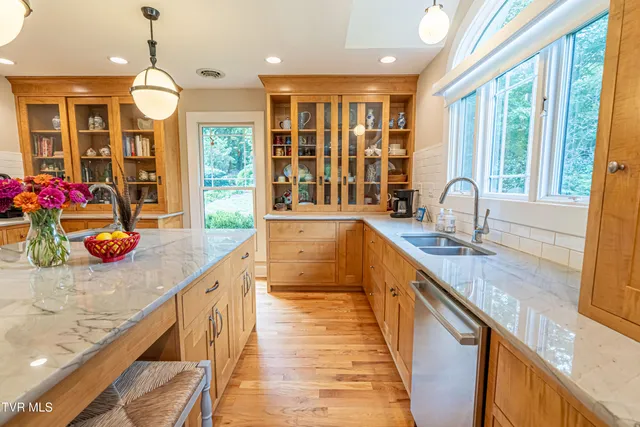 $883,000 | 16020 Mendota Road, Abingdon, VA 24210