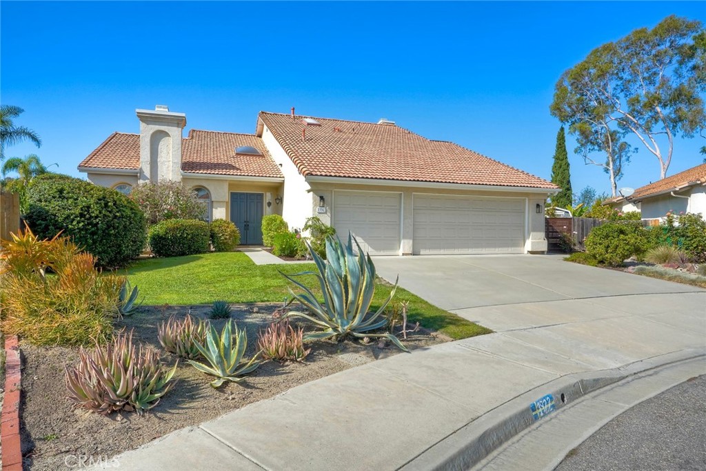 a view of a house with a yard and plants