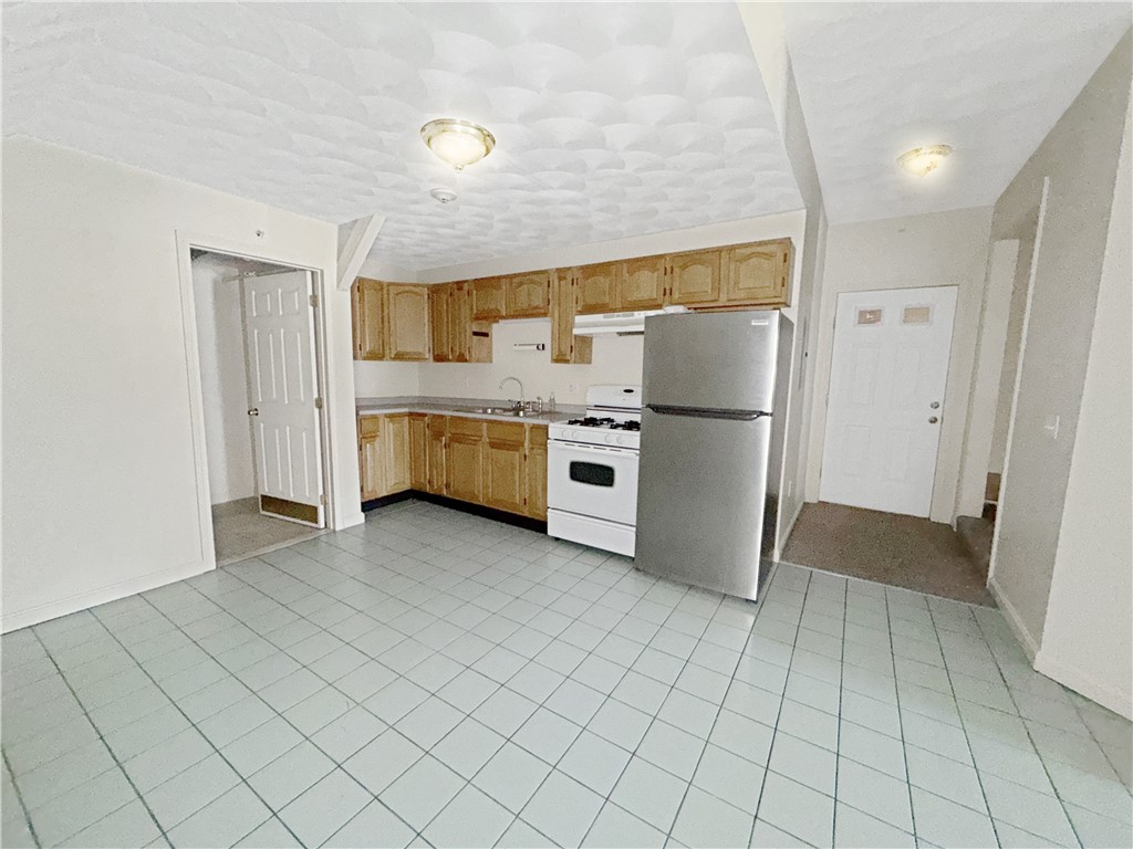 55 Beach Street, Unit 1B2 Westerly, RI 02891 - Photo 2 of 8 Gallery Image 2