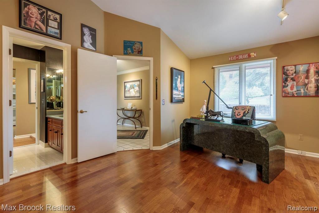 944 Green View Court Rochester Hills, MI 48307 - Photo 6 of 36