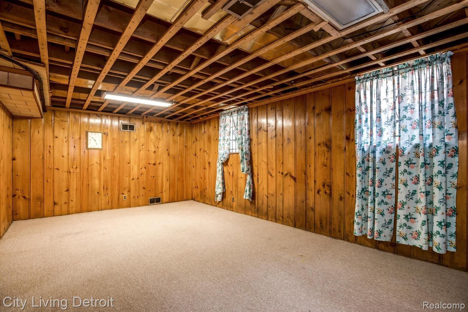 19600 Roslyn Road Detroit, MI 48221 - Photo 29 of 36 19600 Roslyn Rd Detroit MI-large-028-028-19600 Roslyn0028-1499x1000-72dpi.jpg