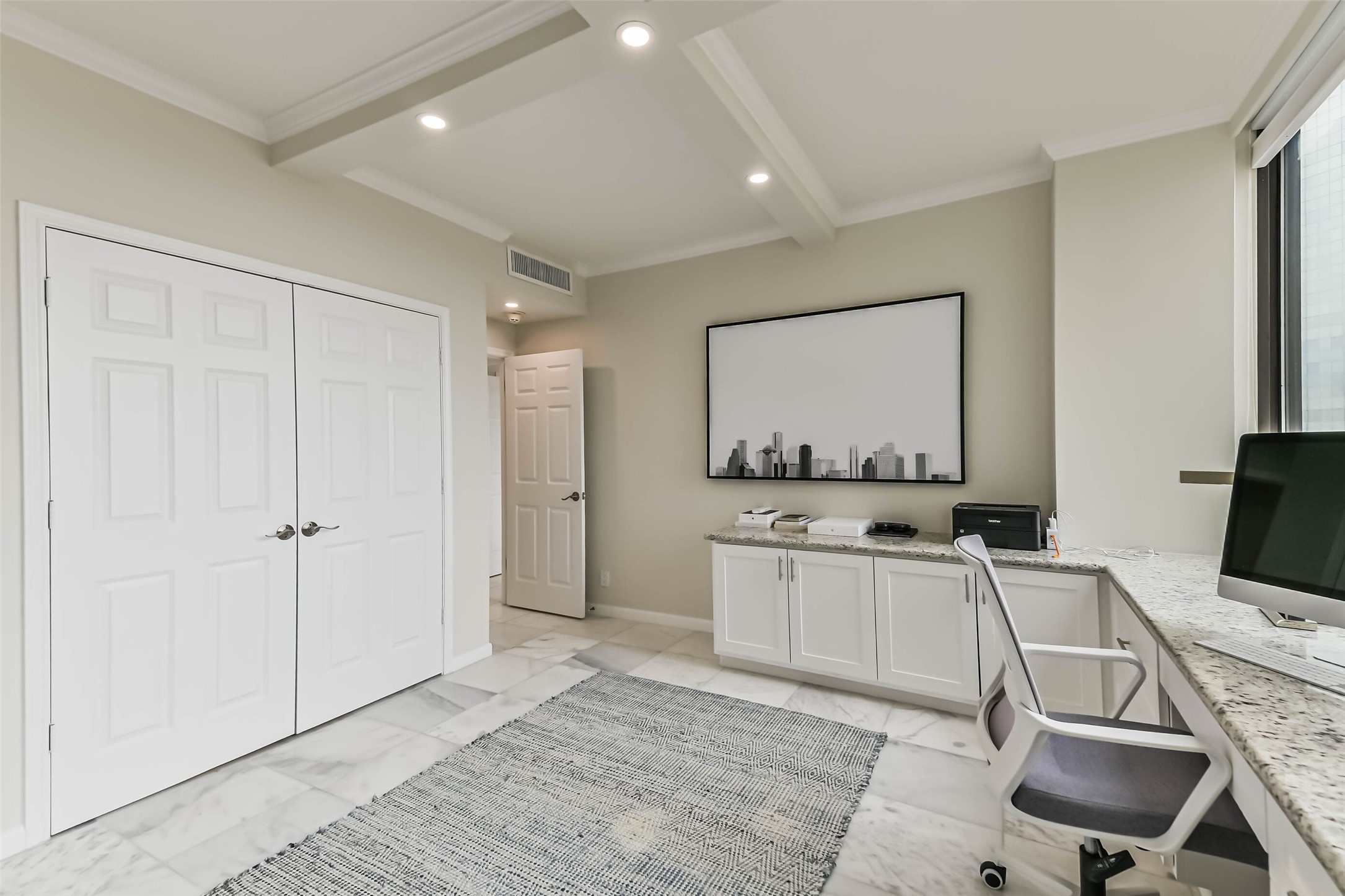 14 Greenway Plaza, Unit 15P Houston, TX 77046 - Photo 15 of 25 a room with a couch and a flat screen tv