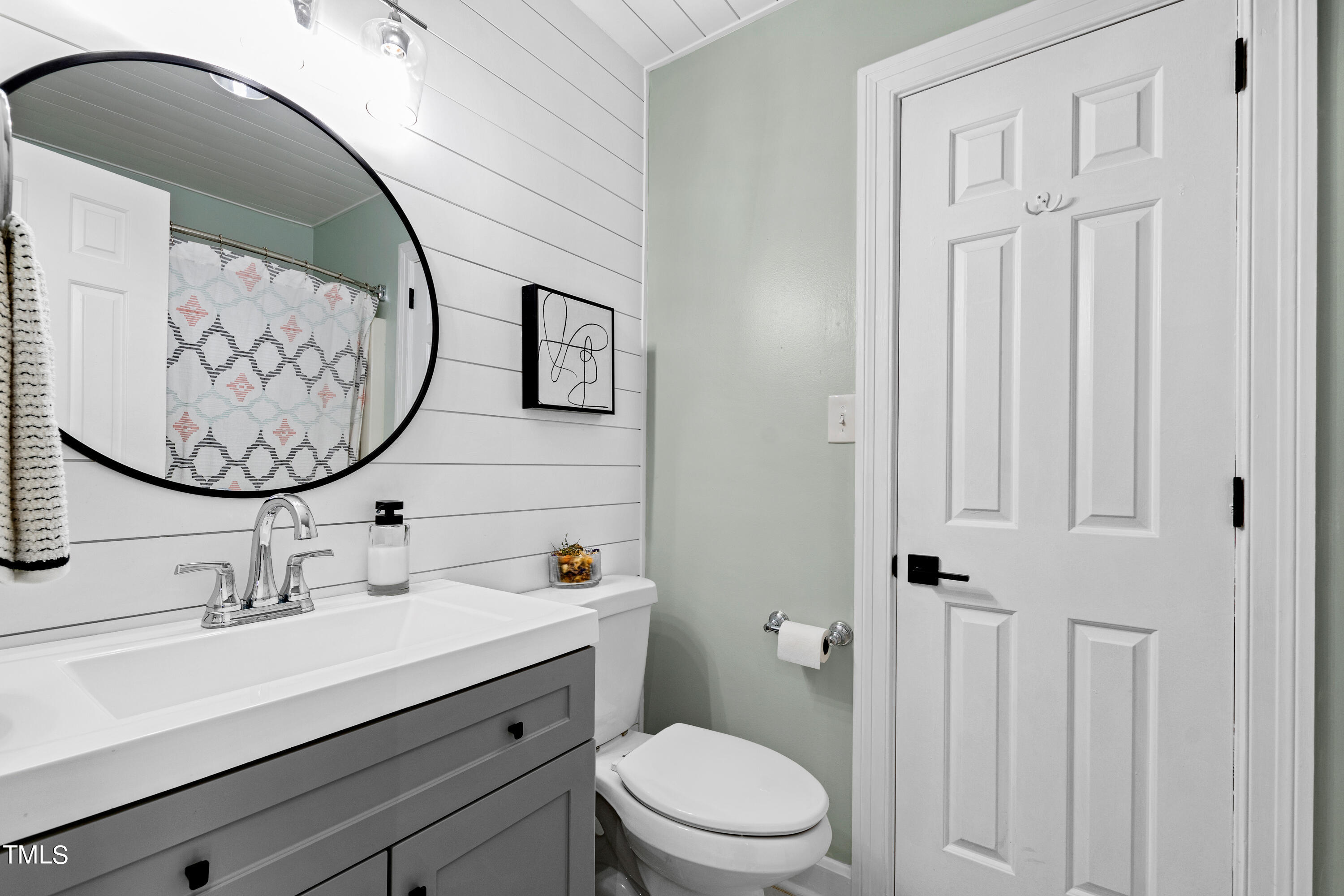 2105 Port Royal Road Raleigh, NC 27609 - Photo 20 of 36 Bathroom02B