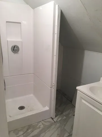 $1,900 | 21 Pleasant Street, Unit 3, Upton, MA 01568