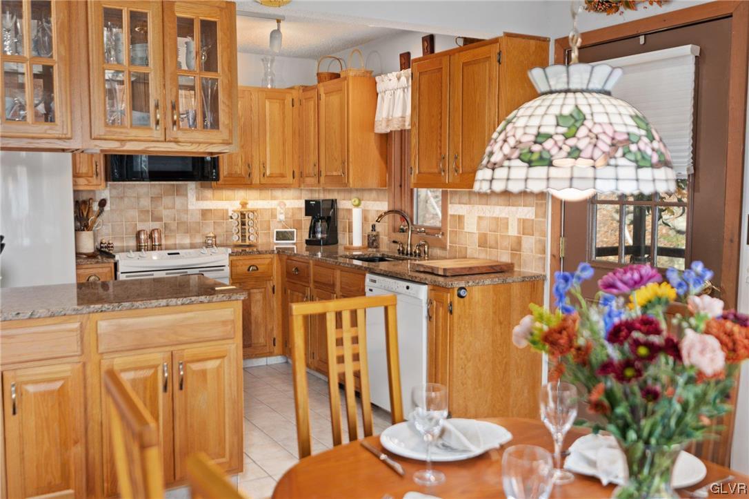 3215 Cherry Ridge Road Bushkill, PA 18324 - Photo 22 of 50 a kitchen with stainless steel appliances kitchen island granite countertop a table and chairs in it