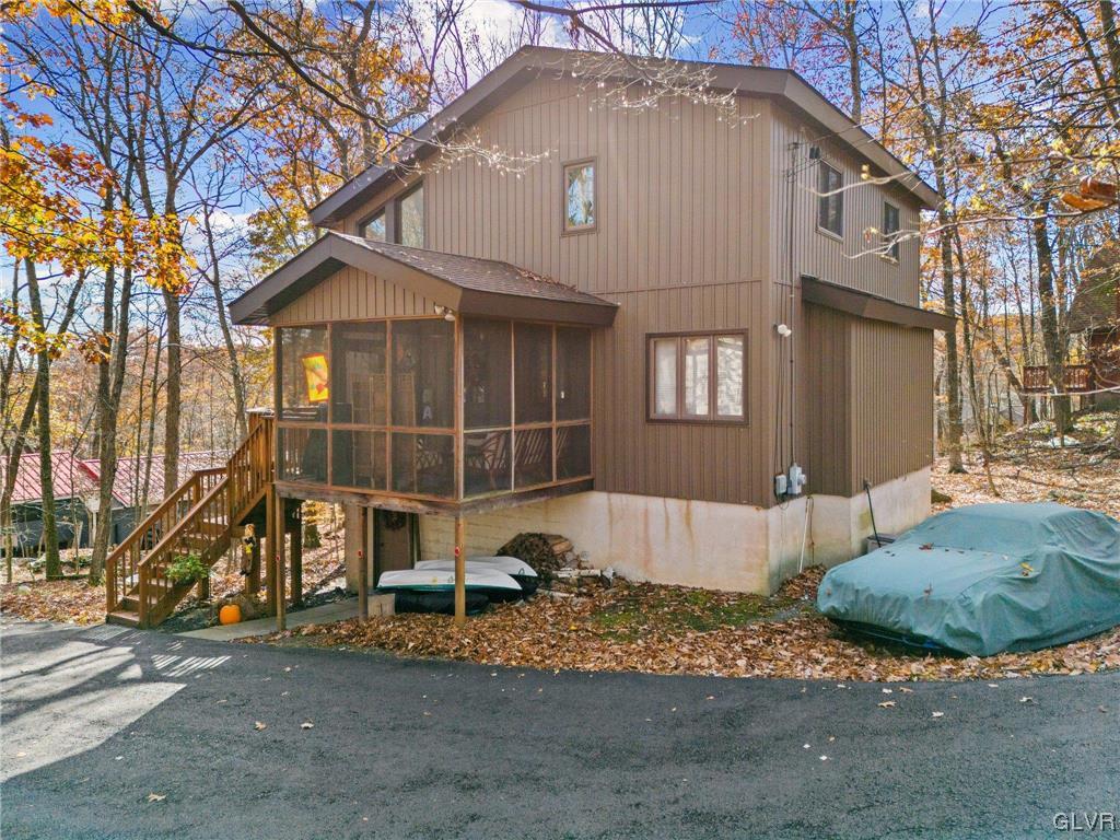 3215 Cherry Ridge Road Bushkill, PA 18324 - Photo 3 of 50 a front view of a house