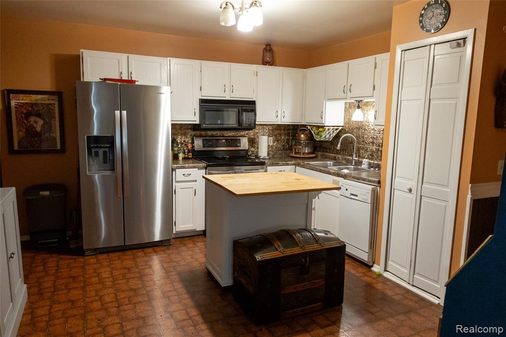 6358 Yorkshire North Riding Road Flint, MI 48532 - Photo 8 of 26 Gallery Image 8