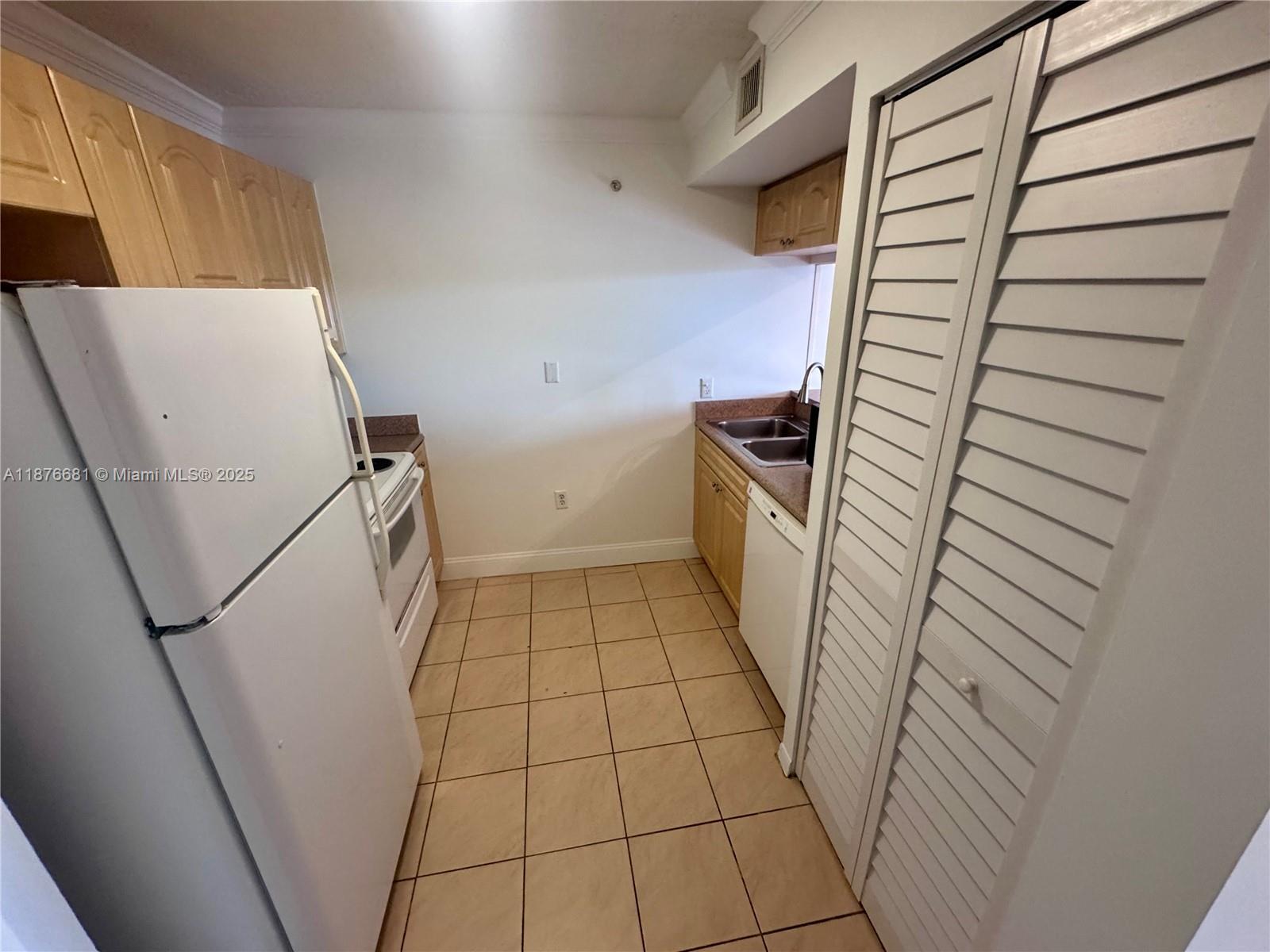 102 Southwest 6th Avenue, Unit 404 Miami, FL 33130 - Photo 4 of 15