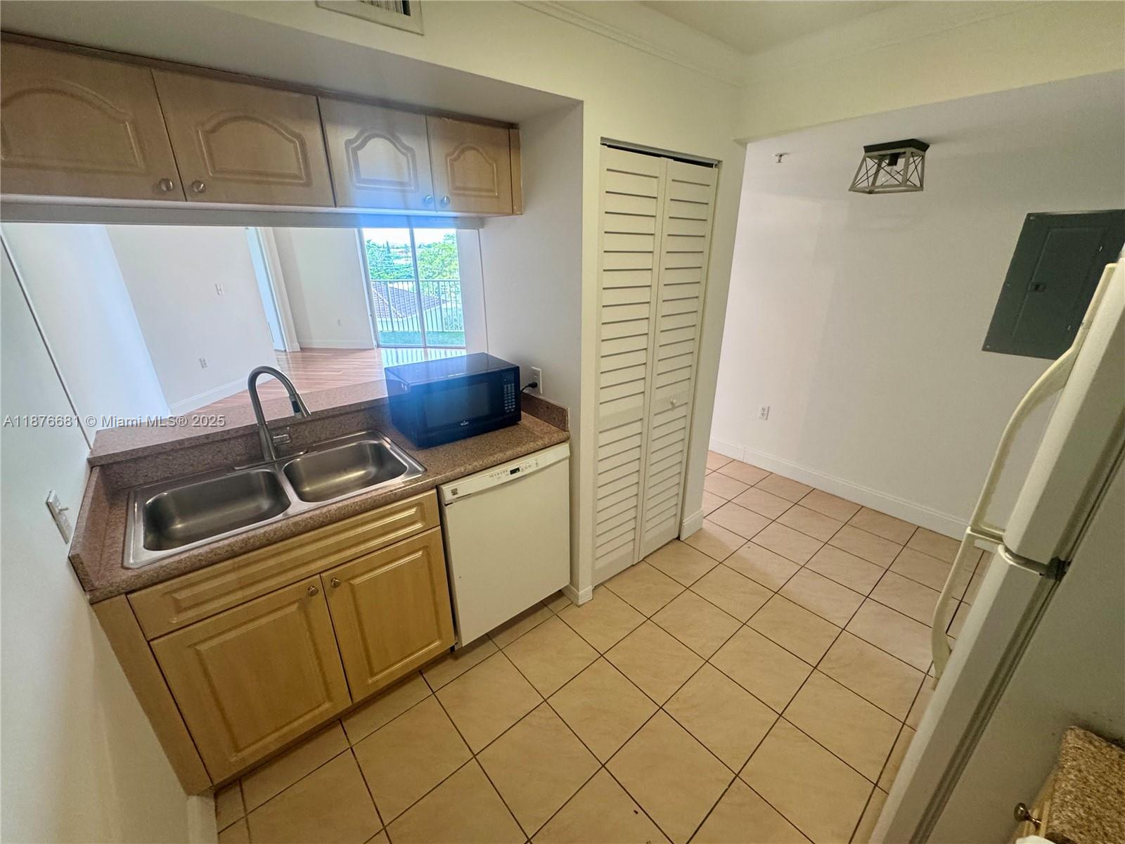 102 Southwest 6th Avenue, Unit 404 Miami, FL 33130 - Photo 5 of 15