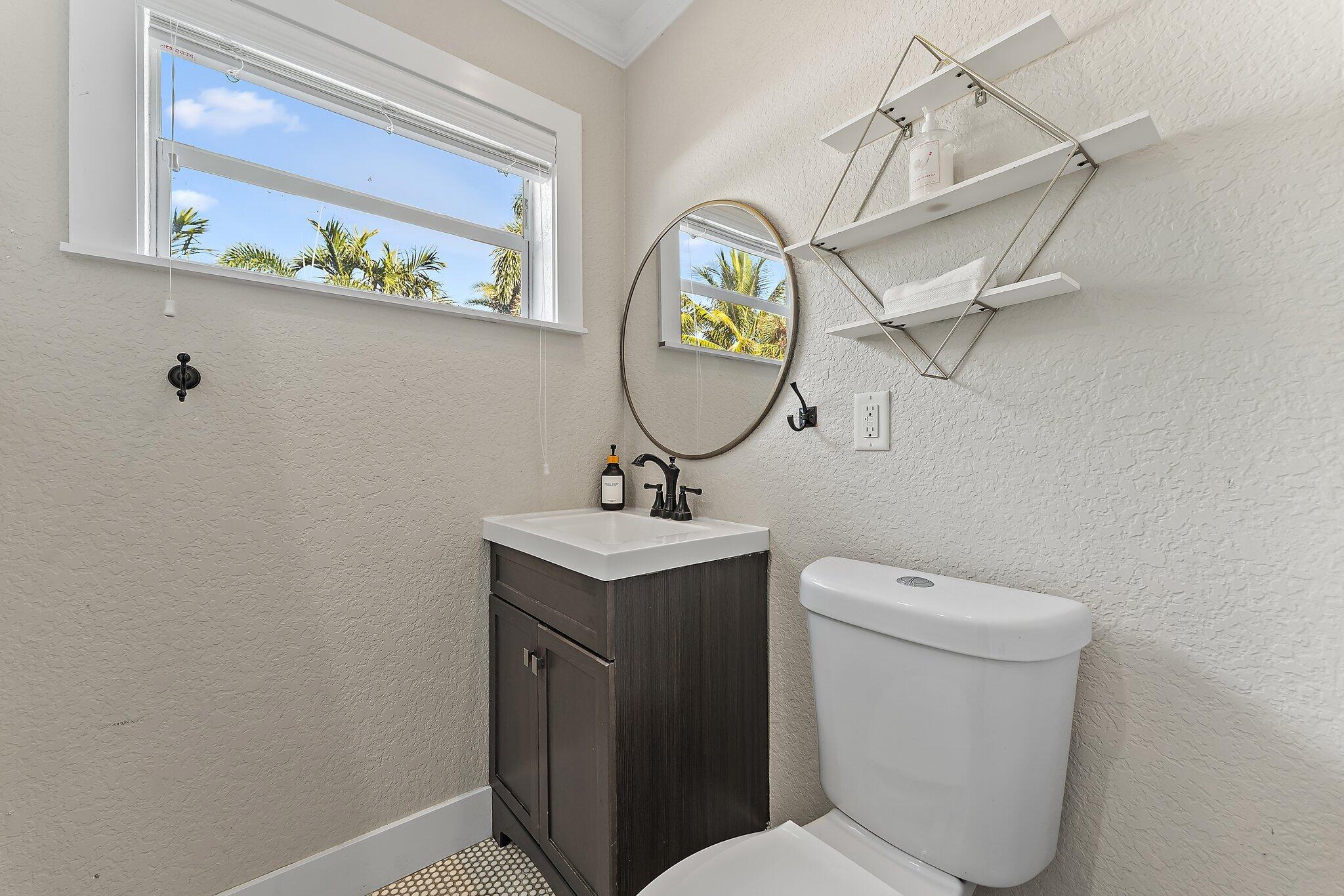 5692 Pennock Point Road Jupiter, FL 33458 - Photo 33 of 51 a bathroom with a toilet a sink and a mirror